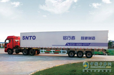 又見(jiàn)鋁合金半掛 晟通全鋁廂式掛車下線